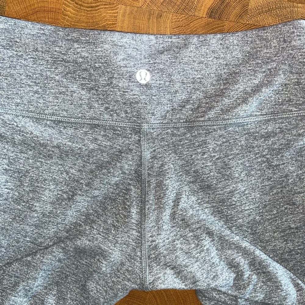 Women’s Lululemon full length gray leggings